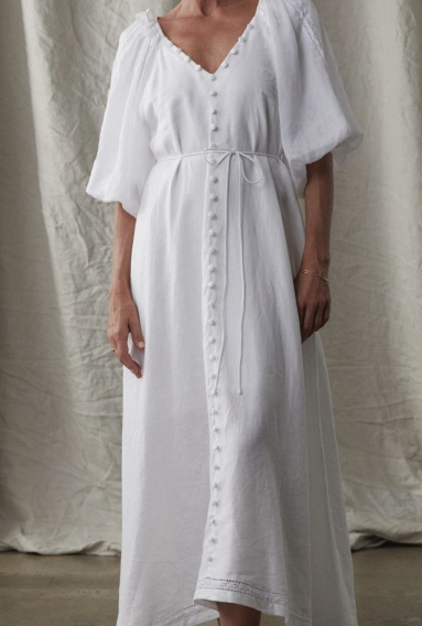 Платье Joslin удлинённое в белом цвете 