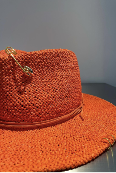 Соломенная шляпа оранжевая