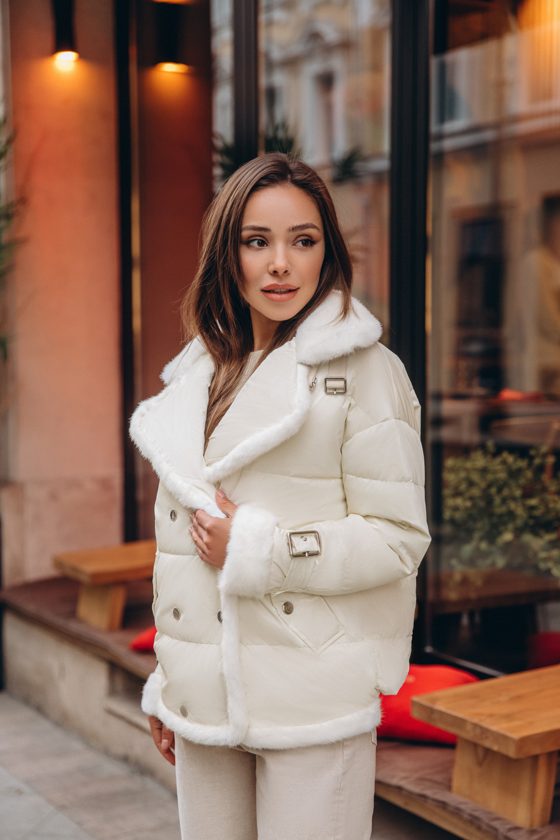 Модные пуховики 2023-2024 женские. Модные зимние куртки. Приталенные пуховики 2023. Пуховики женские 2024 модные. Btn button пуховик женский зимний.